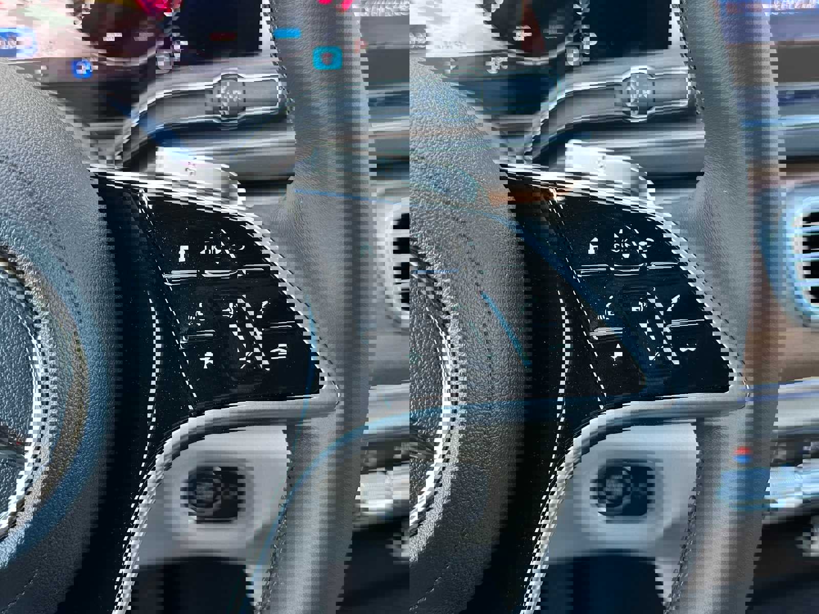 Used 2025 Mercedes-Benz GLE 450 4MATIC Coupe image 34