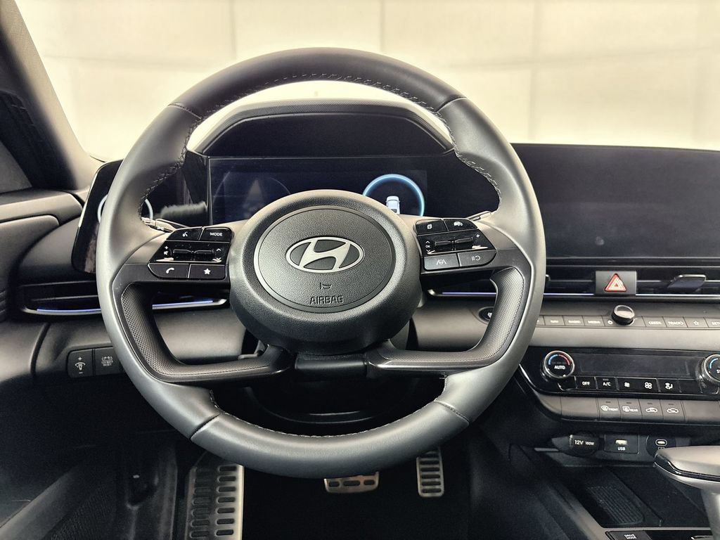Certified 2025 Hyundai Elantra SEL FWD image 11