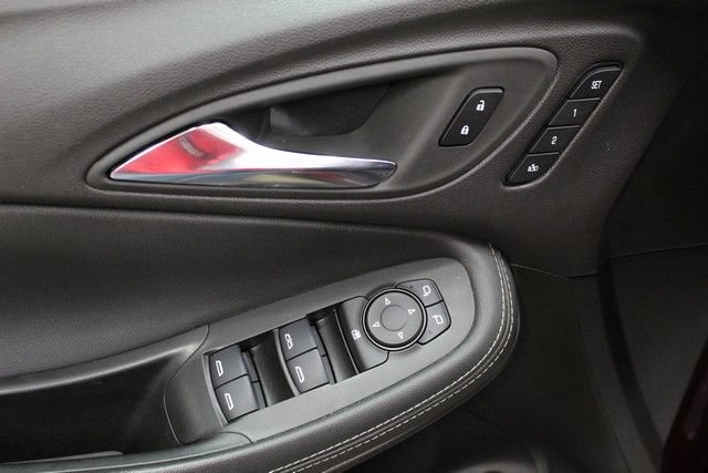 Used 2023 Buick Encore GX Essence FWD image 17