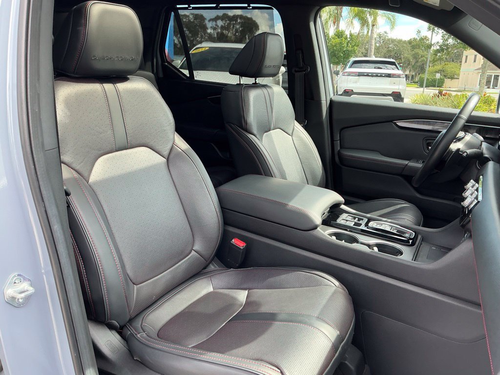Certified 2025 Honda Pilot Black Edition image 18