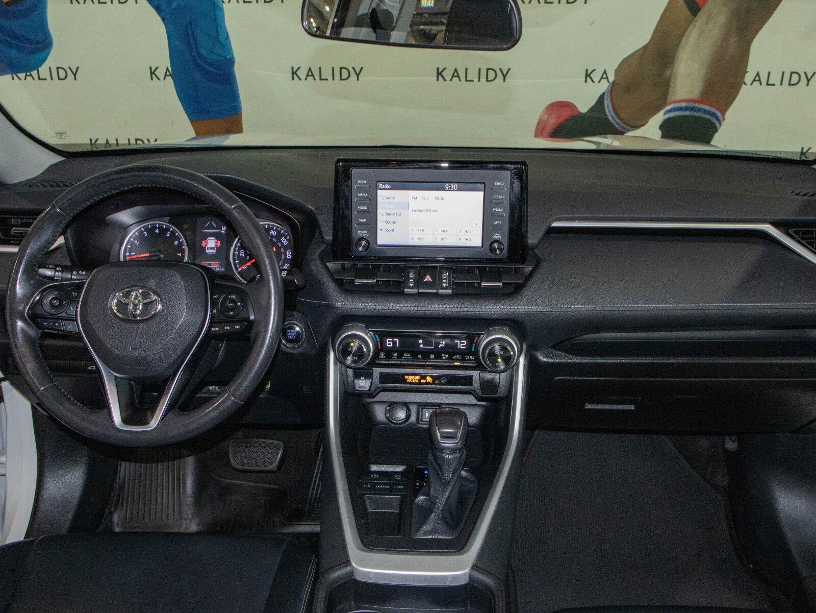 Used 2019 Toyota RAV4 XLE Premium FWD image 3