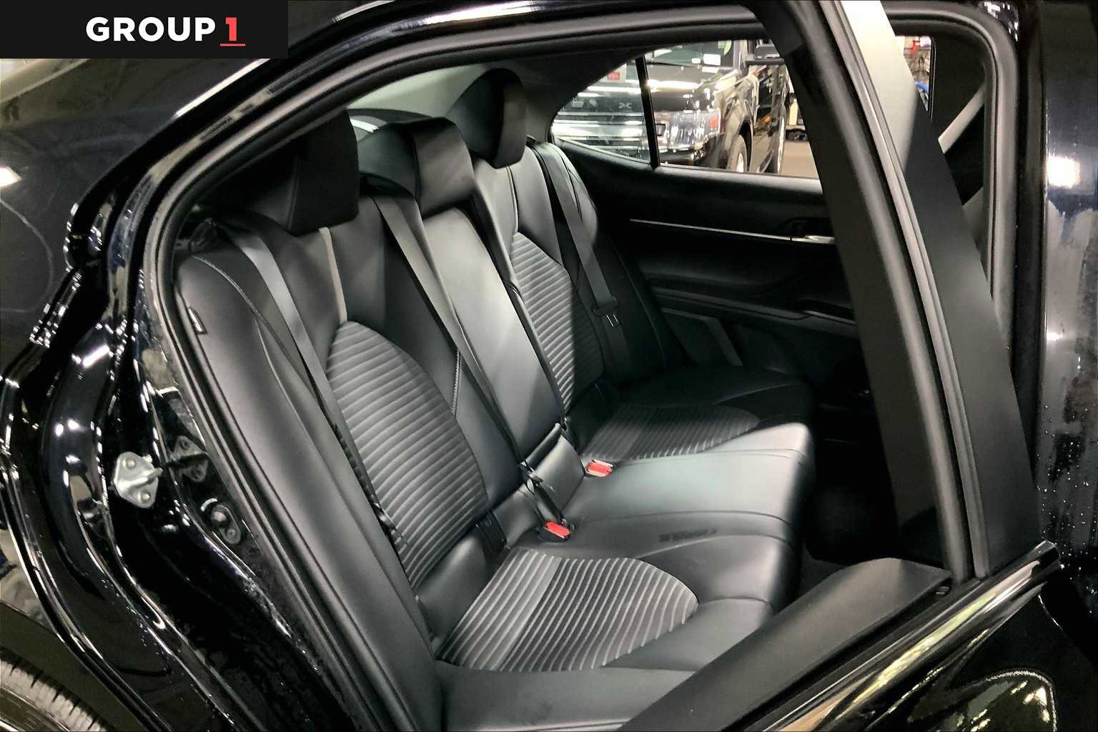 Used 2021 Toyota Camry SE w/ Cold Weather Package image 19