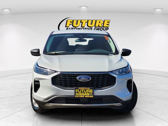 Used 2025 Ford Escape Active AWD/4WD image 2
