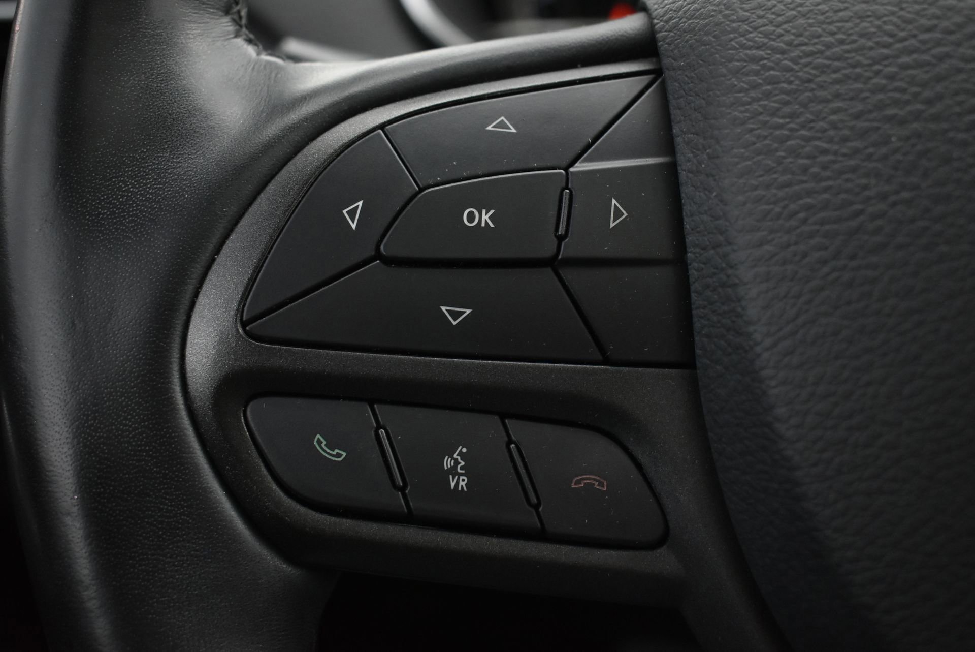 Used 2019 Jeep Cherokee Trailhawk w/ Comfort/Convenience Group AWD/4WD image 22