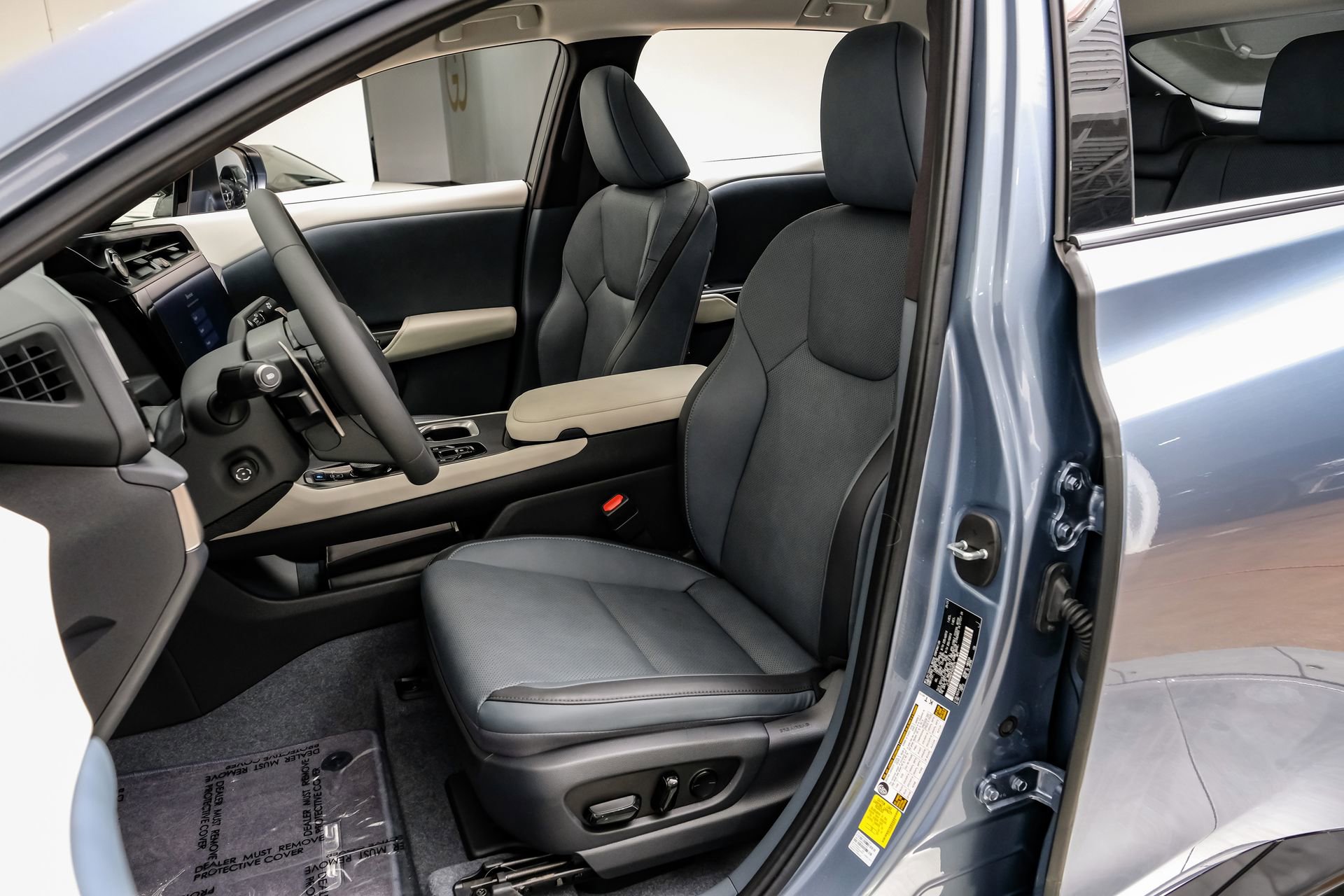 Used 2023 Lexus RZ 450e Premium image 35