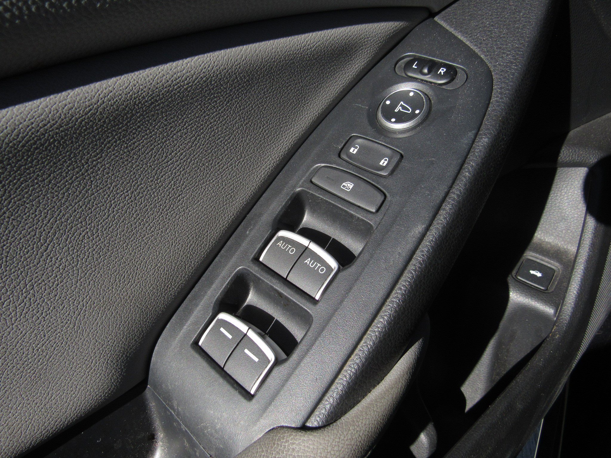 Used 2018 Honda Accord EX image 18