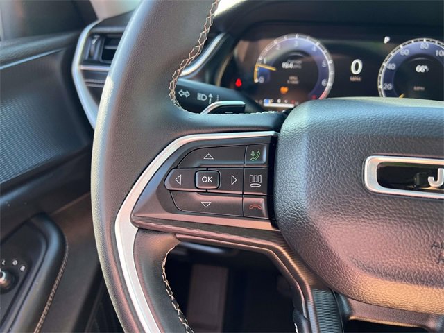 Used 2023 Jeep Grand Cherokee L Laredo image 17