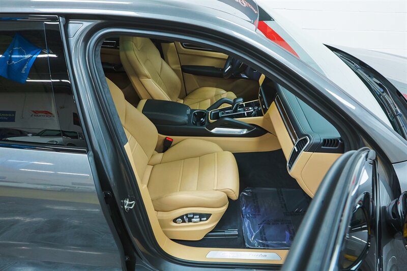 Used 2020 Porsche Cayenne Turbo AWD/4WD image 91