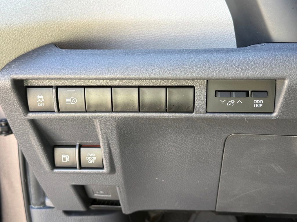 Used 2022 Toyota Sienna XLE AWD/4WD image 21