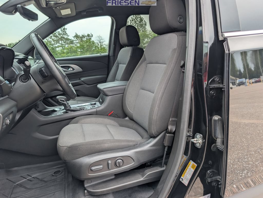 Used 2023 Chevrolet Traverse LT FWD image 12