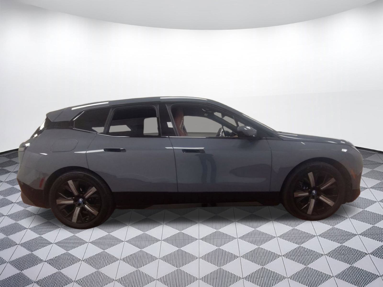 Used 2023 BMW iX xDrive50 w/ Ultimate Package 2 image 7