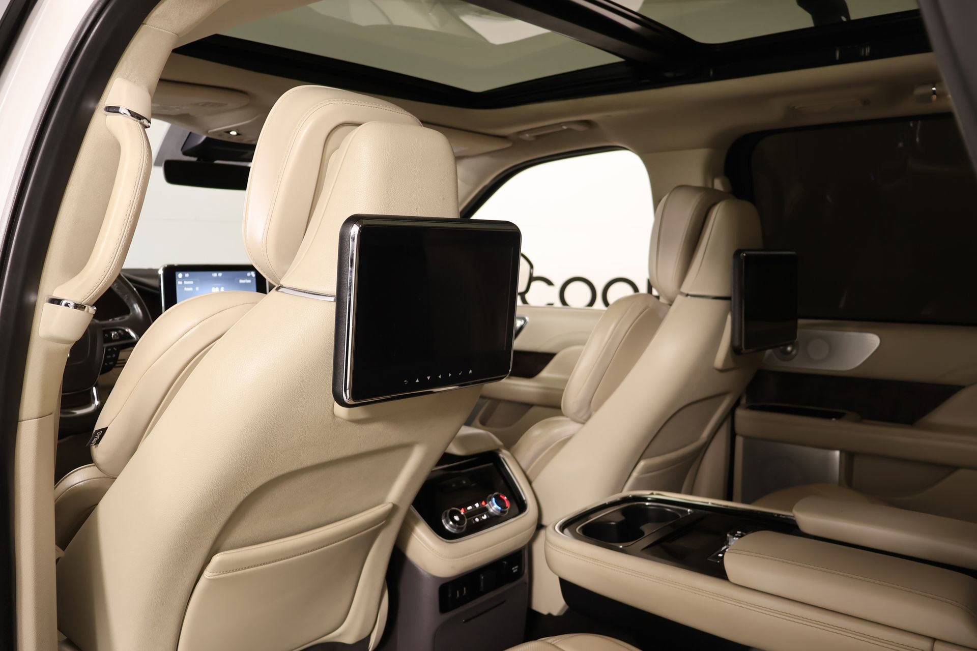 Used 2019 Lincoln Navigator Reserve AWD/4WD image 18