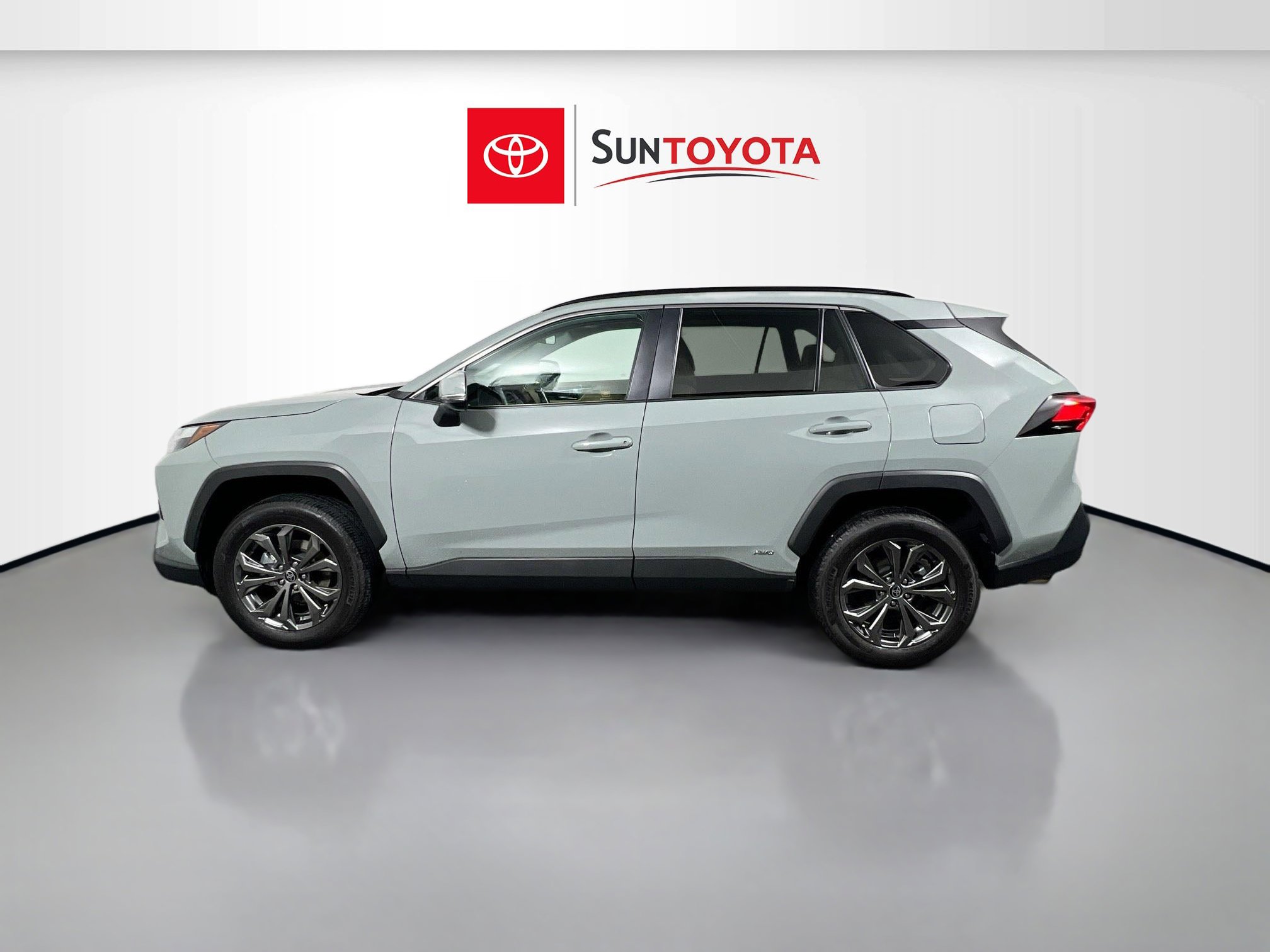 Used 2023 Toyota RAV4 XLE Premium image 7