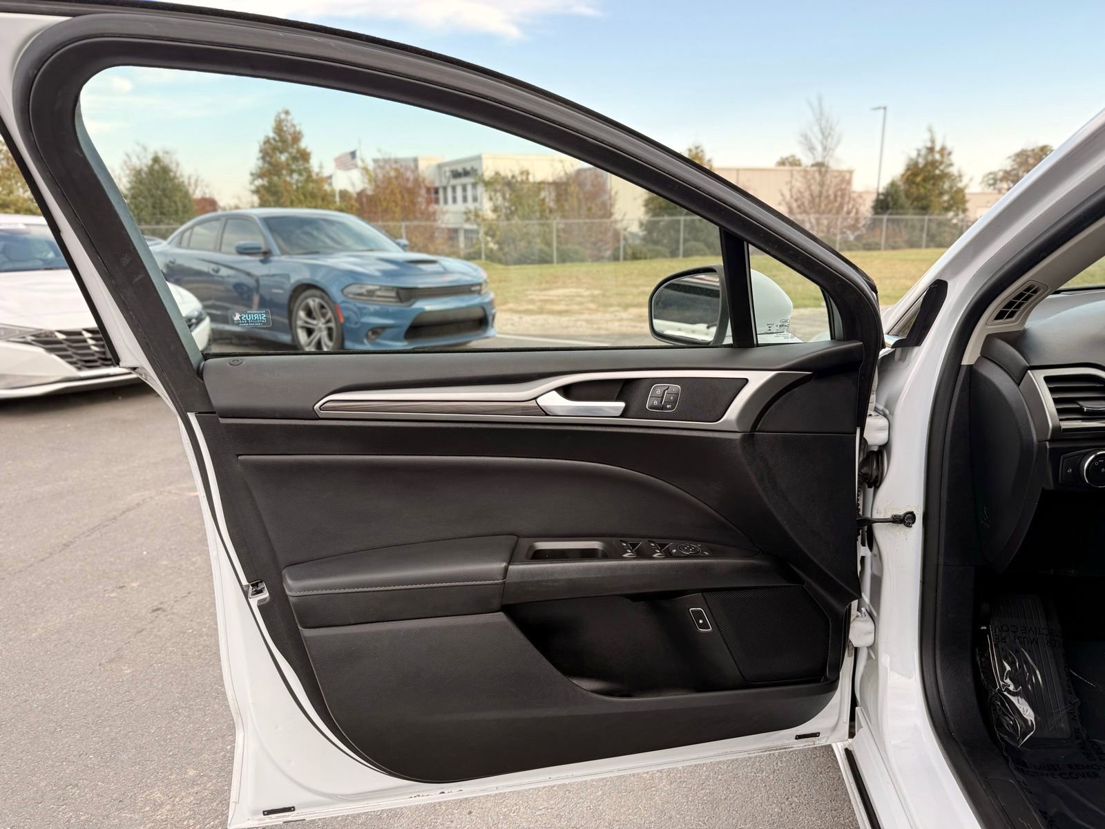 Used 2017 Ford Fusion SE w/ Equipment Group 602A FWD image 10