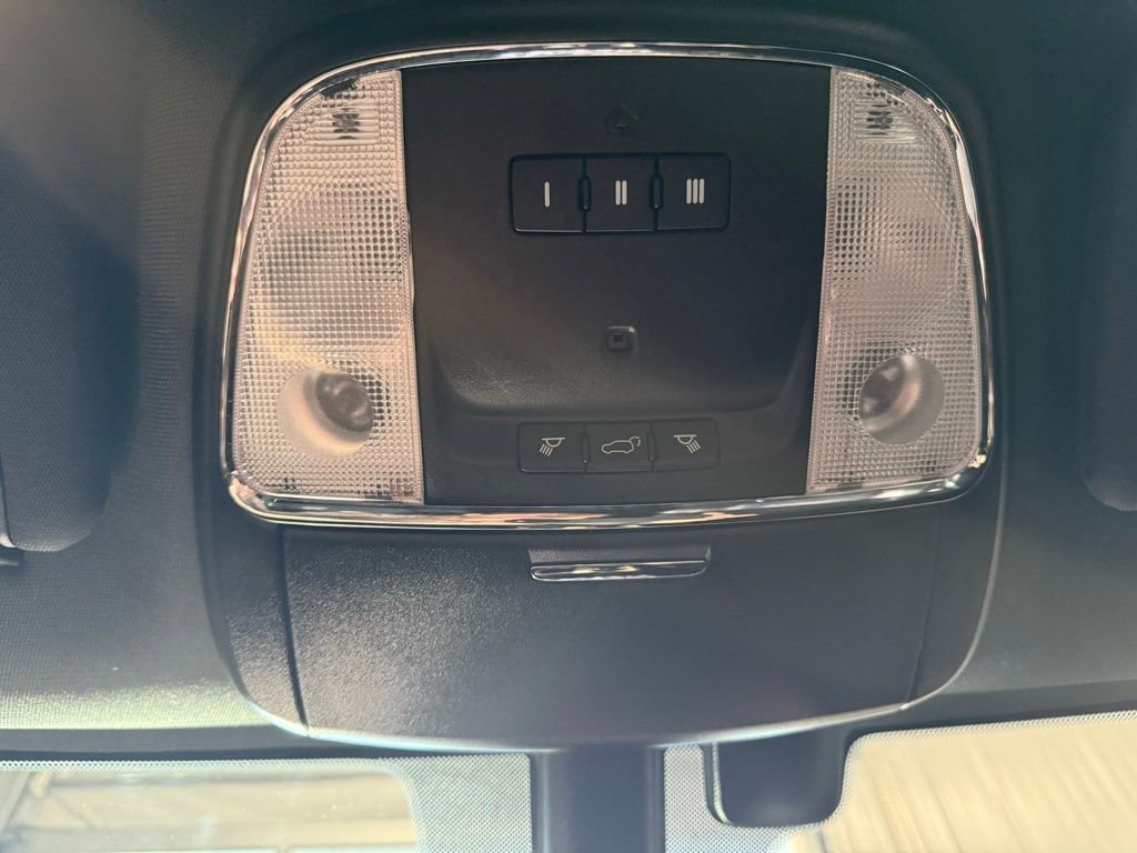 Used 2018 Jeep Grand Cherokee Altitude image 32