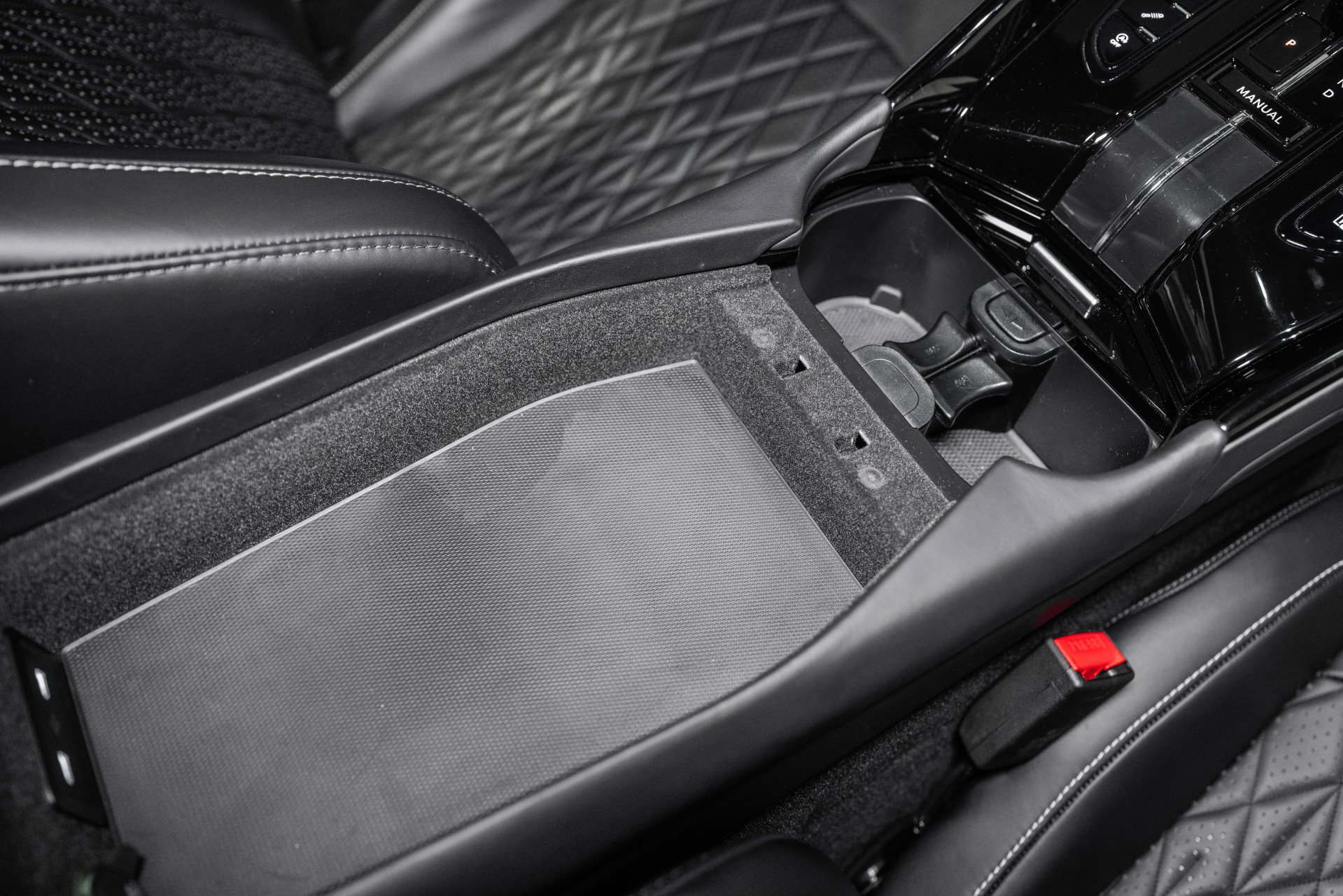 Used 2024 Aston Martin DB12 V8 image 35