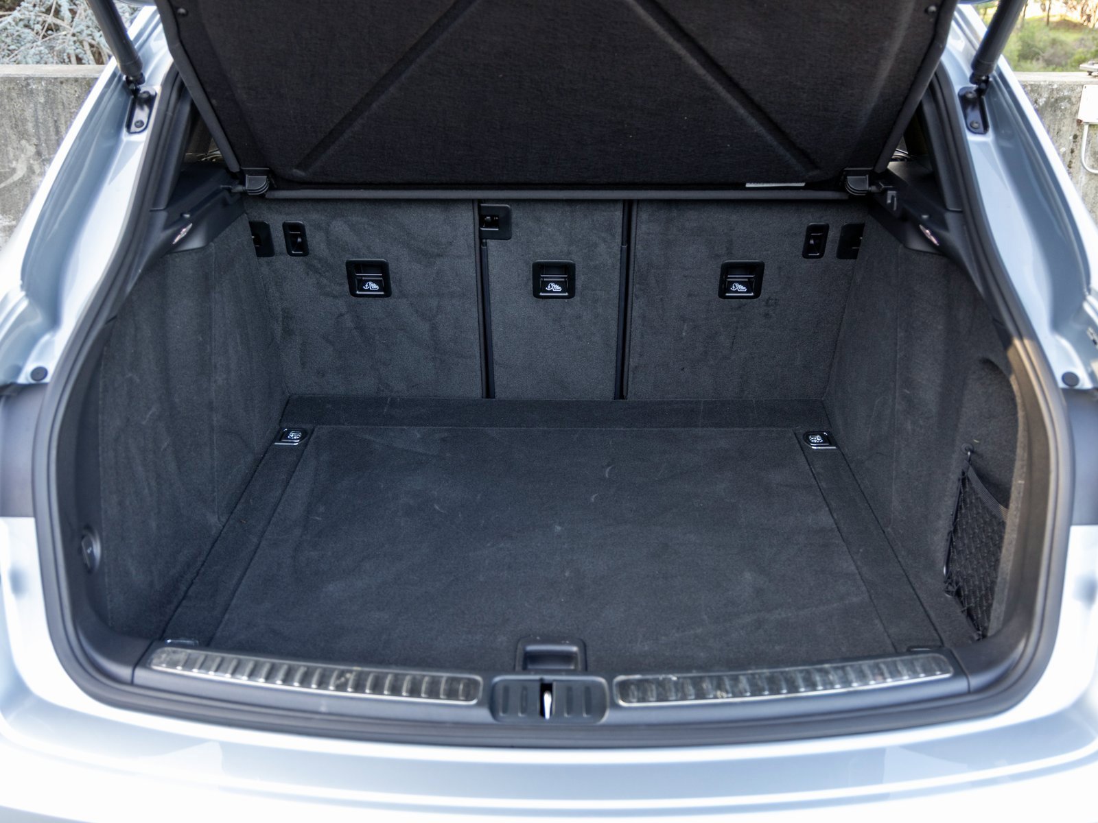 Certified 2025 Porsche Macan image 44