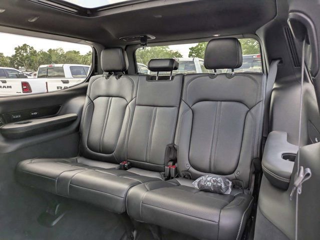 New 2026 Jeep Grand Wagoneer Summit AWD/4WD image 15