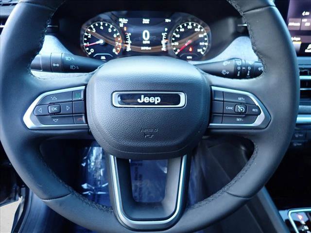 Used 2023 Jeep Compass Latitude AWD/4WD image 10