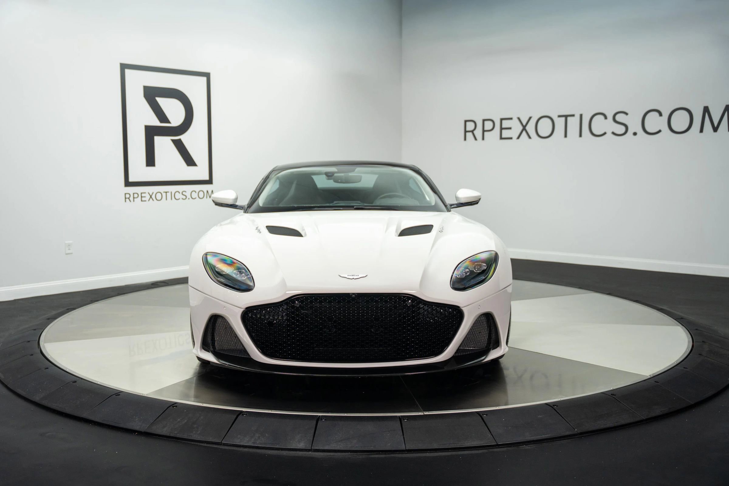 Used 2019 Aston Martin DBS Superleggera image 6