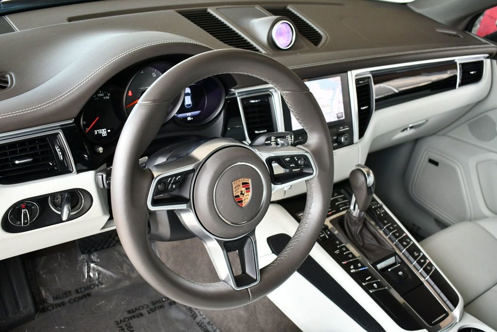 Used 2017 Porsche Macan S image 12