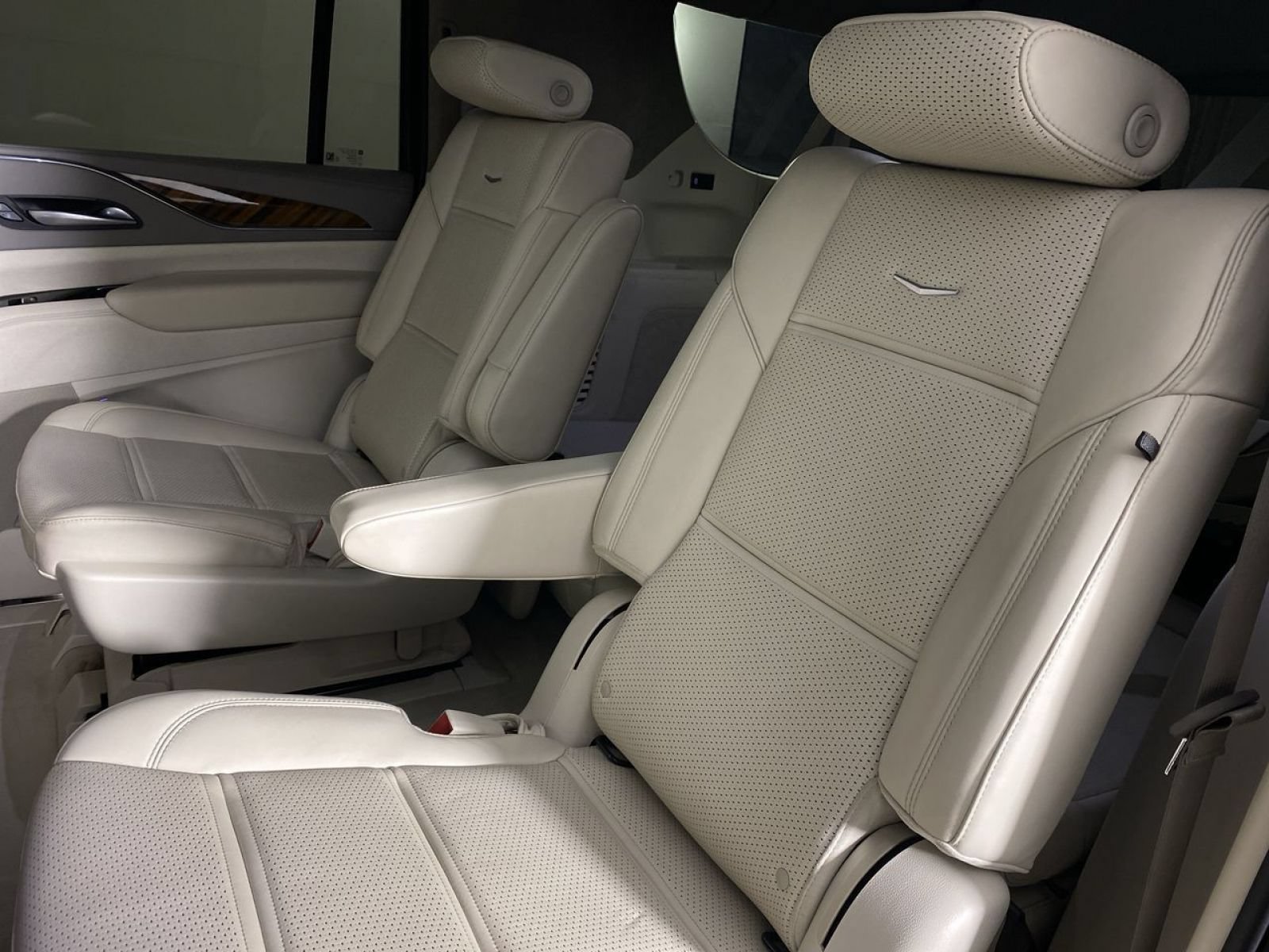 Certified 2024 Cadillac Escalade ESV Sport Platinum w/ LPO, ONYX Package AWD/4WD image 14