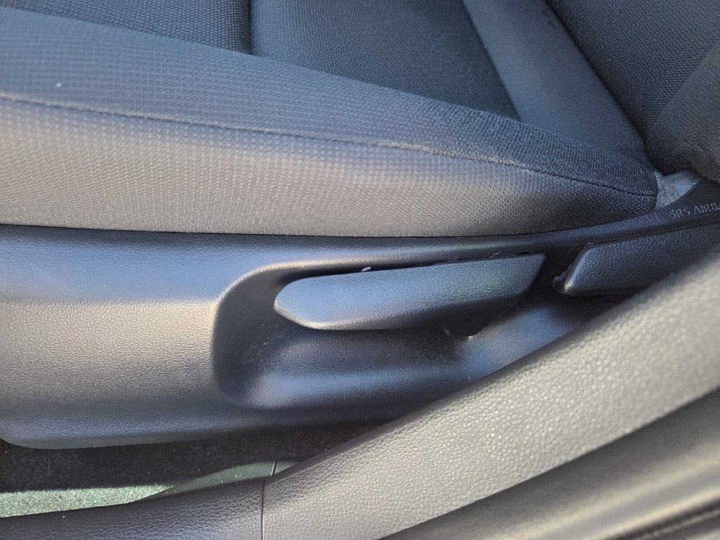 Used 2024 Toyota Corolla LE FWD image 5