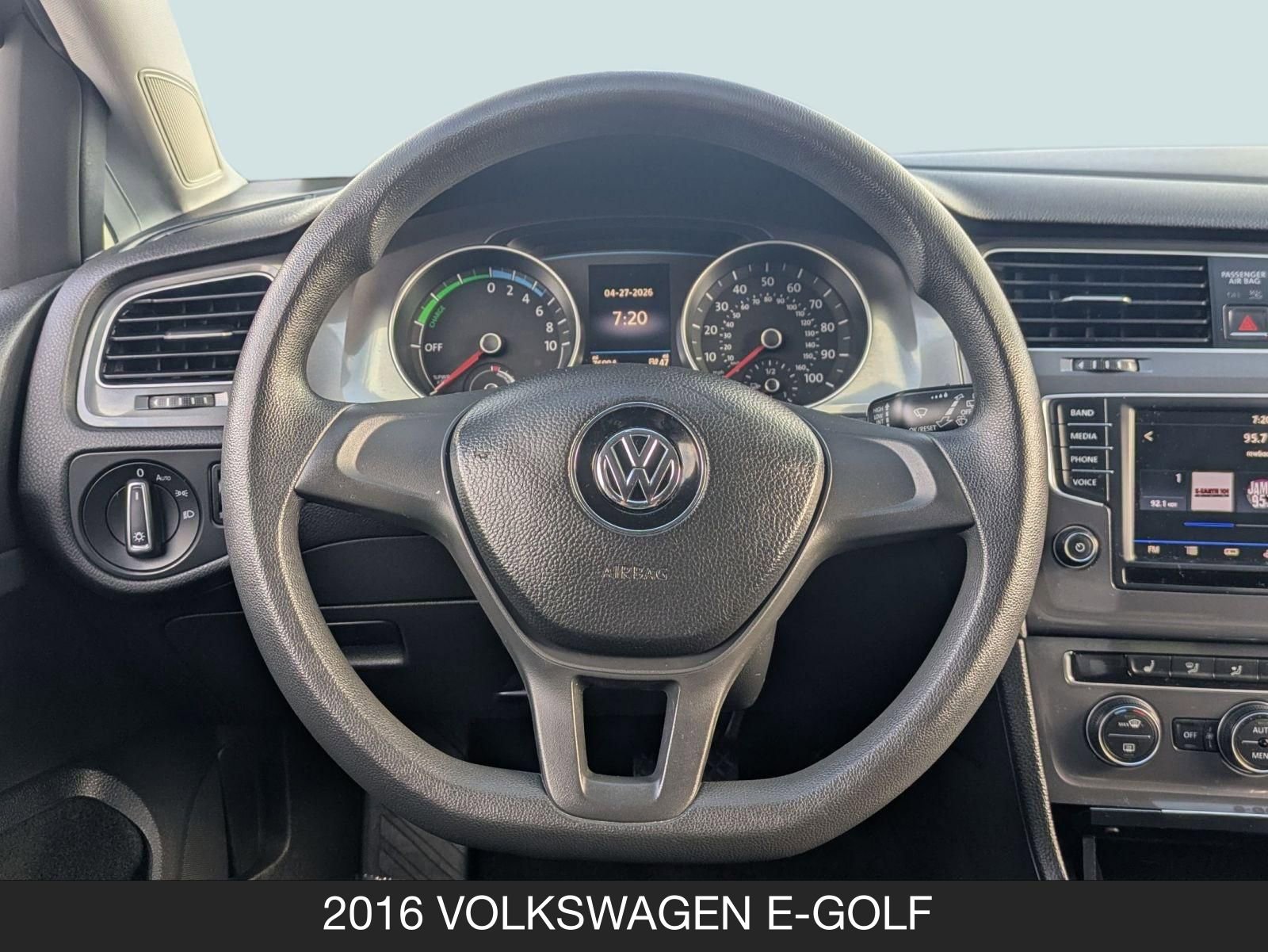 Used 2016 Volkswagen e-Golf SE FWD image 12