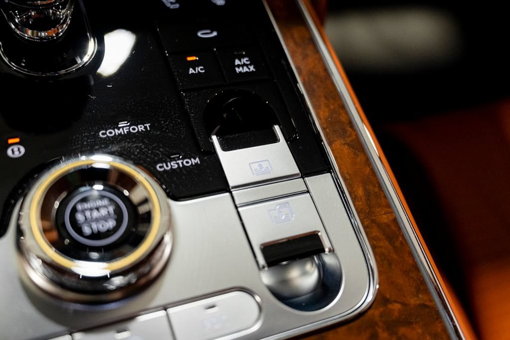 Used 2023 Bentley Flying Spur W12 AWD/4WD image 61