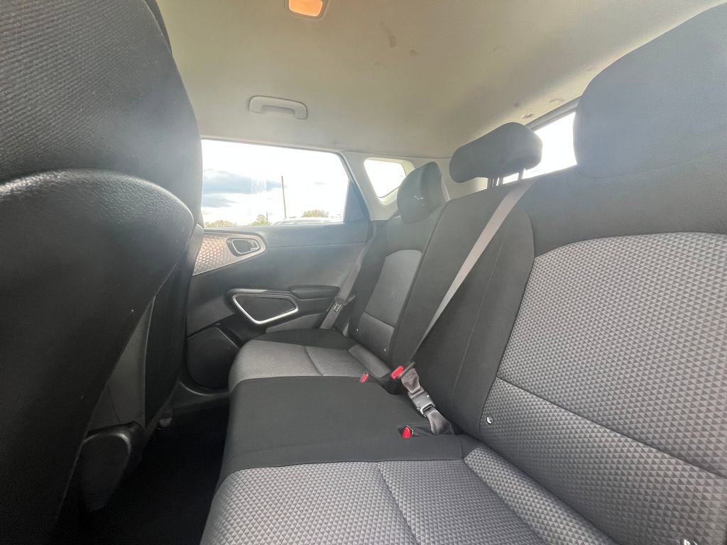 Used 2025 Kia Soul LX w/ LX Technology Package FWD image 15