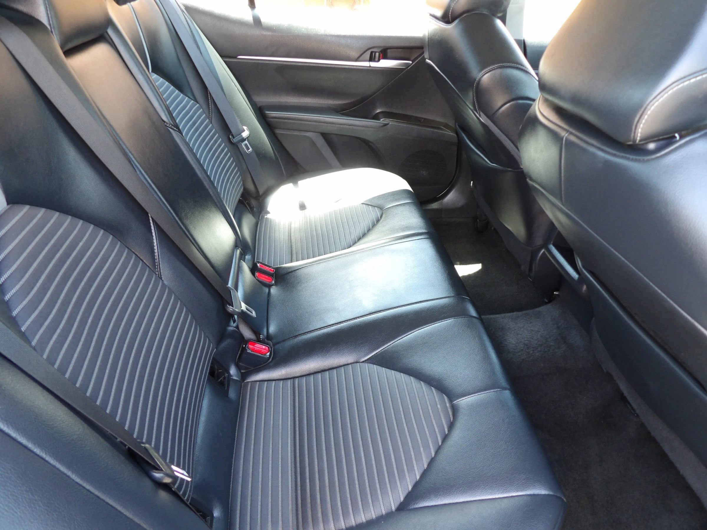 Used 2021 Toyota Camry SE FWD image 14