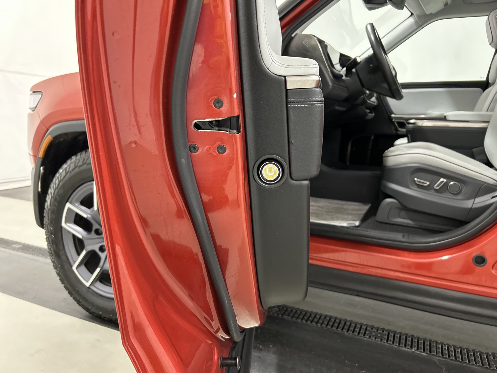 Used 2023 Rivian R1T Adventure AWD/4WD image 30