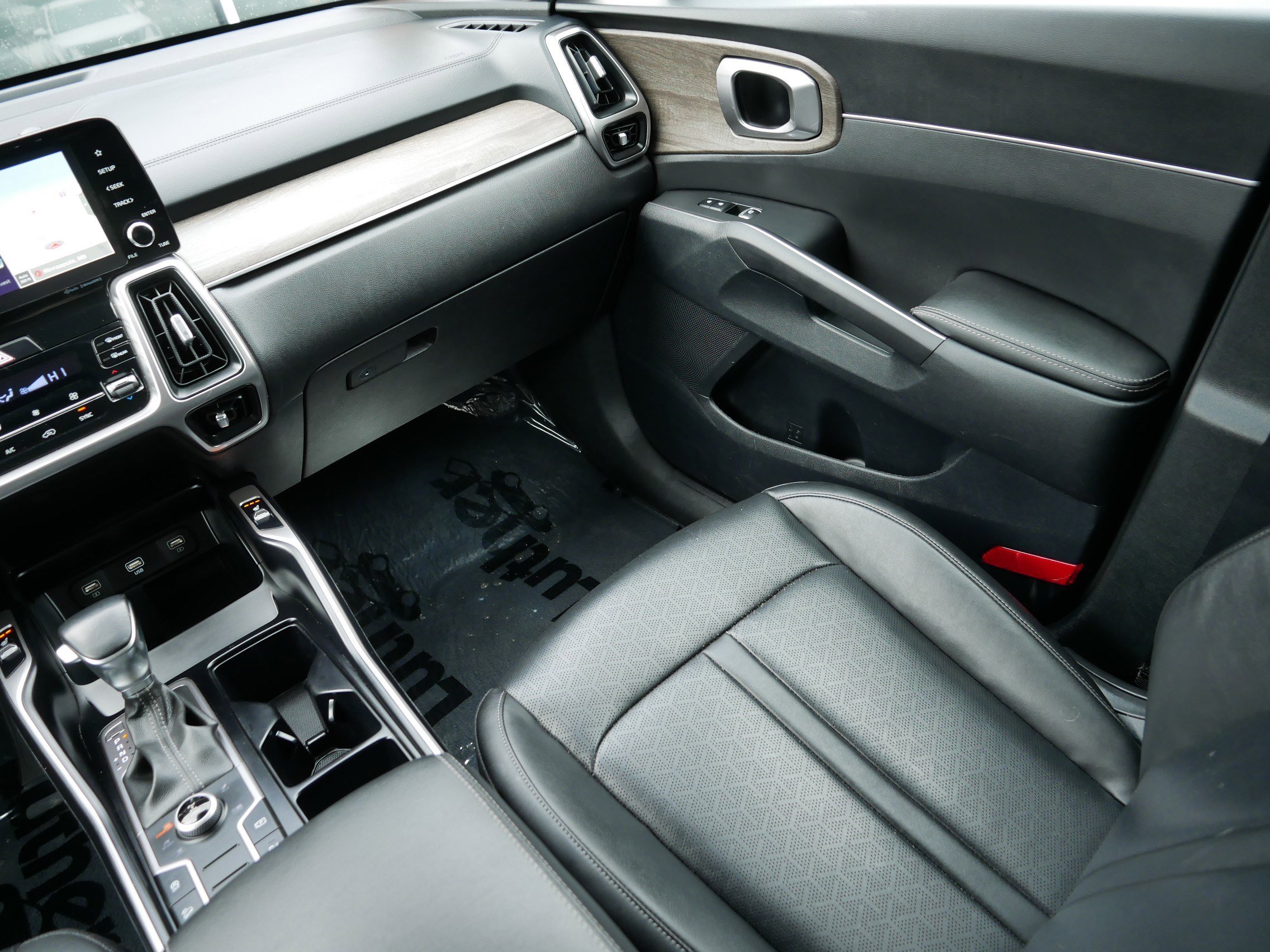 Certified 2022 Kia Sorento S w/ Panoramic Sunroof Package image 11