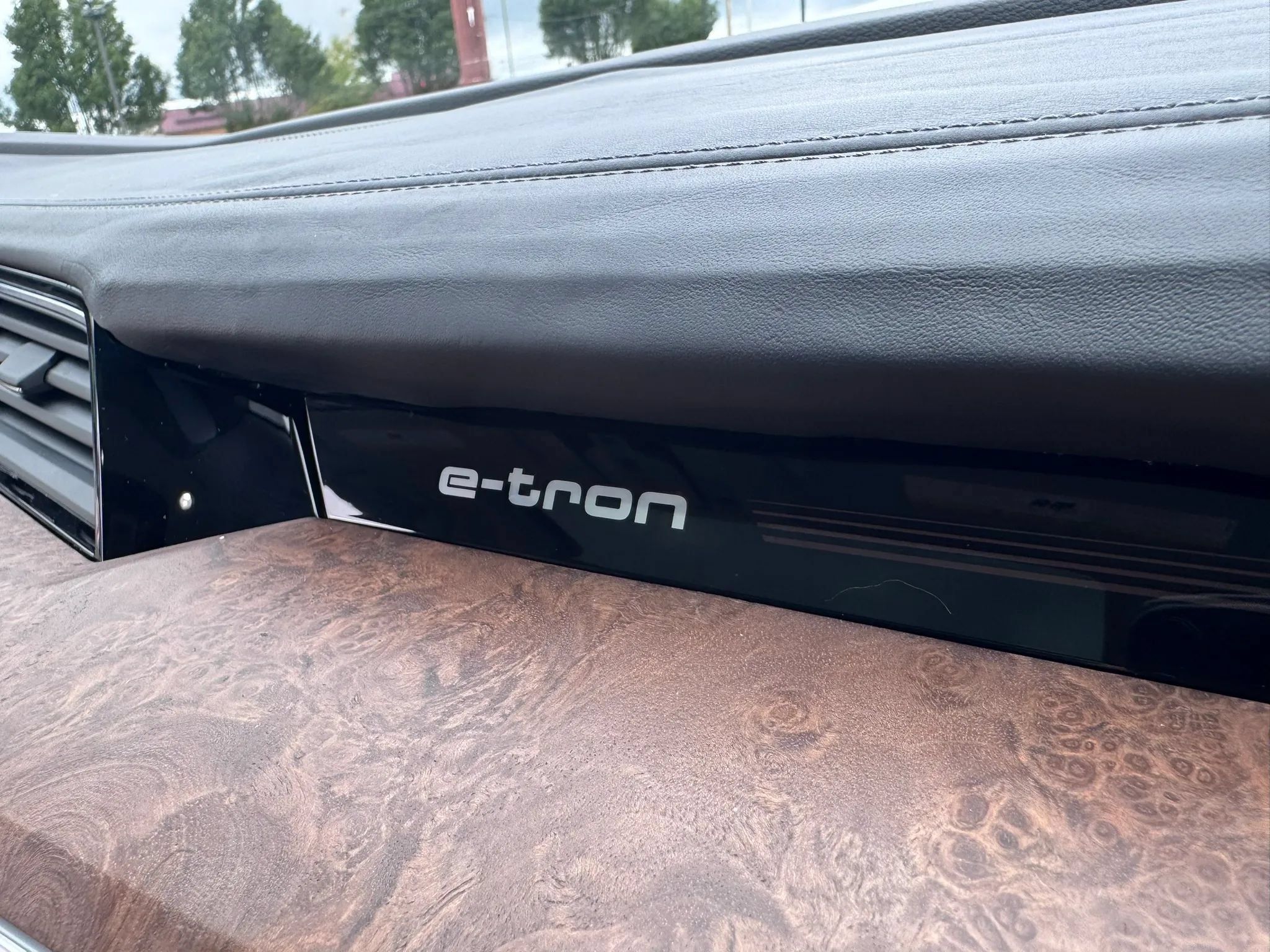 Used 2019 Audi e-tron Prestige w/ Prestige Package AWD/4WD image 41