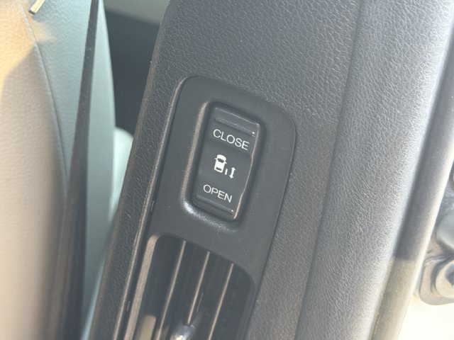 Used 2018 Honda Odyssey EX-L image 18