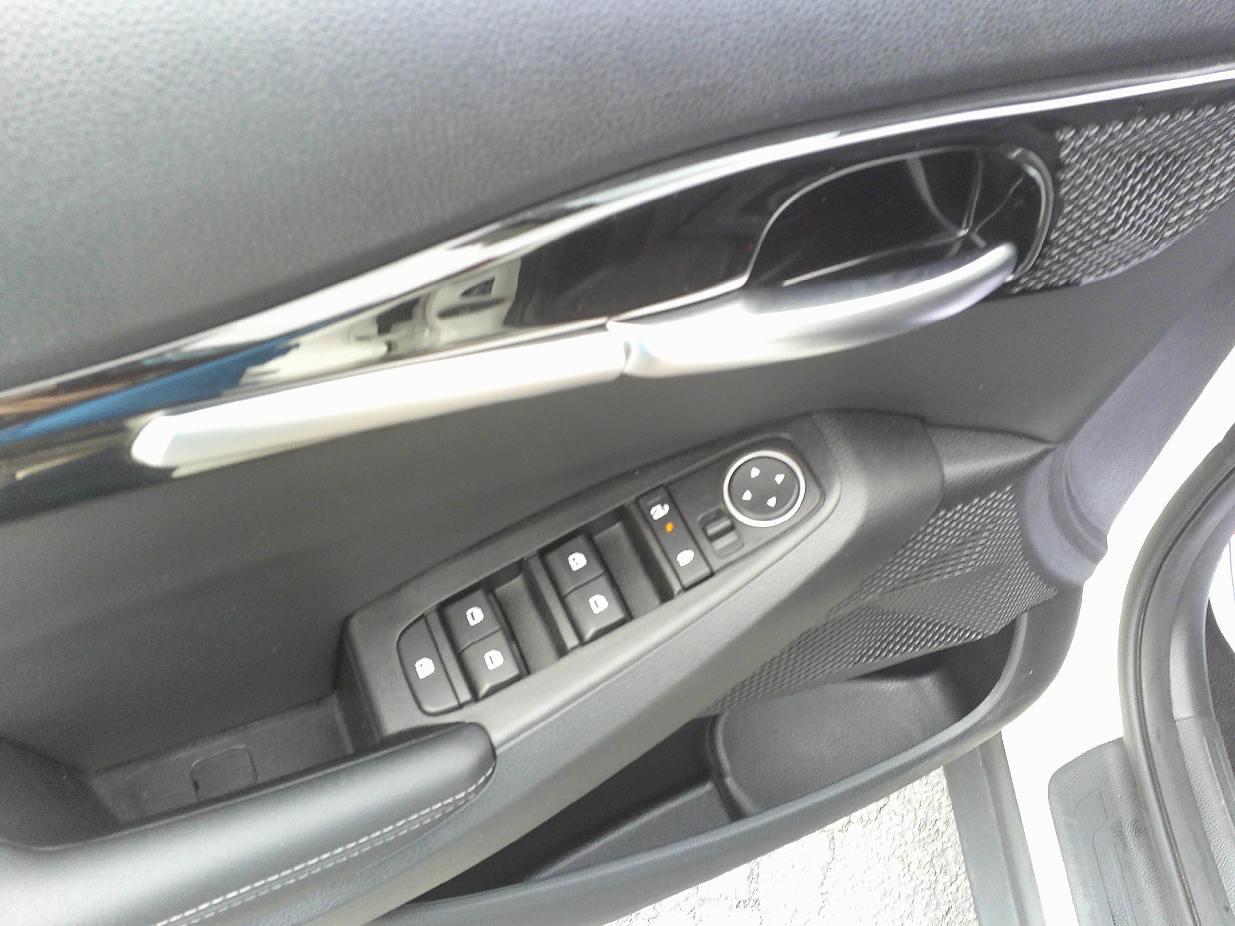 Used 2025 Kia Seltos S AWD/4WD image 16
