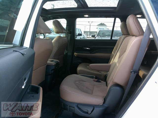 Used 2024 Toyota Grand Highlander AWD Hybrid image 28