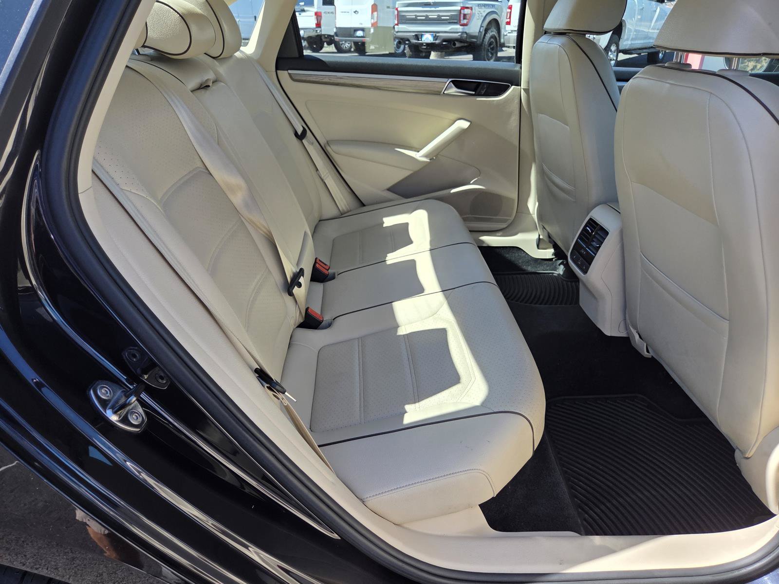 Used 2017 Volkswagen Passat 1.8T SE FWD image 17