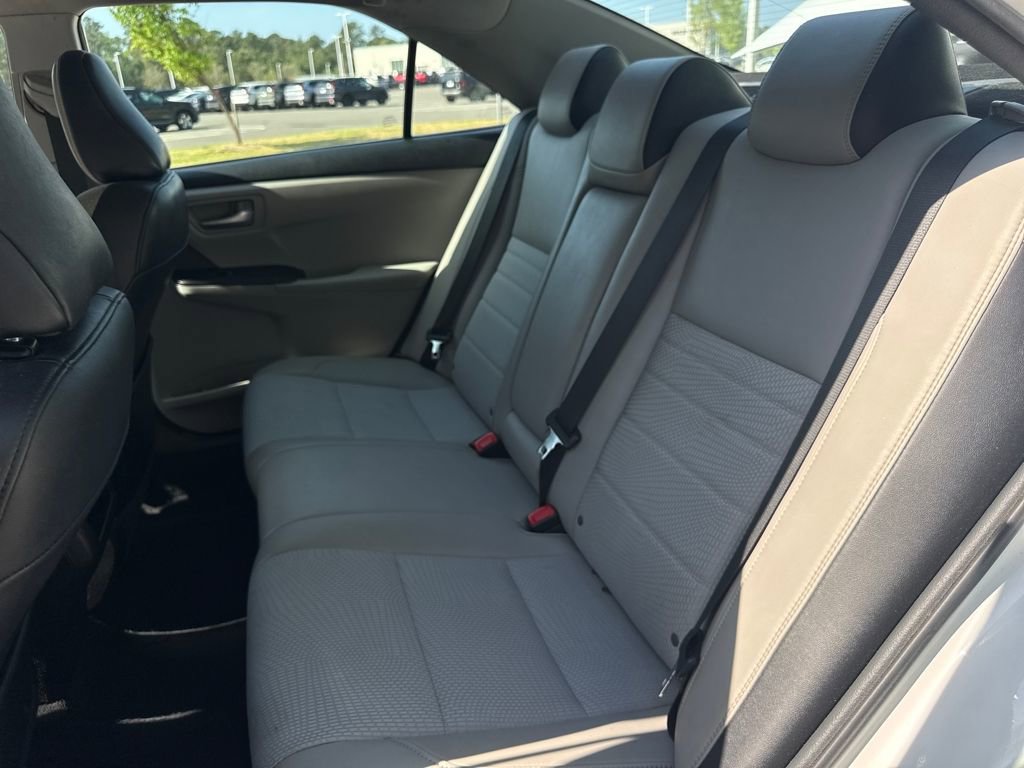 Used 2017 Toyota Camry SE image 30