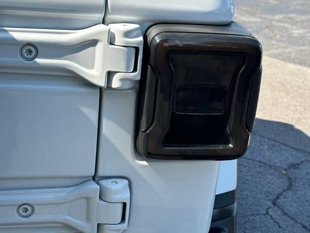 Used 2021 Jeep Wrangler Unlimited Sahara AWD/4WD image 18
