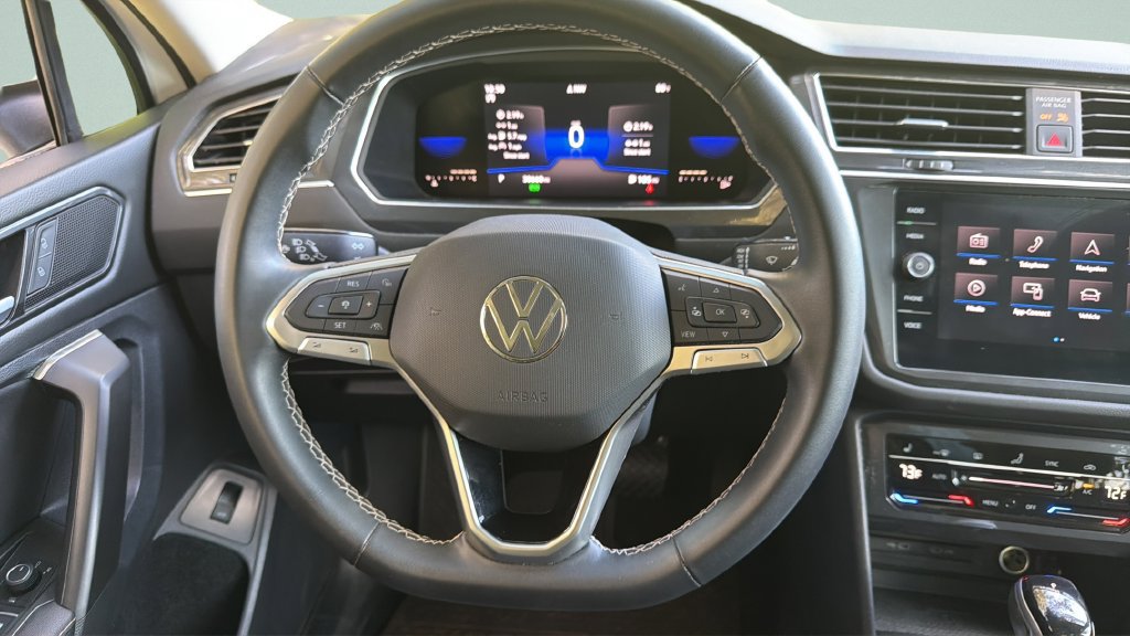 Certified 2022 Volkswagen Tiguan SE FWD image 13