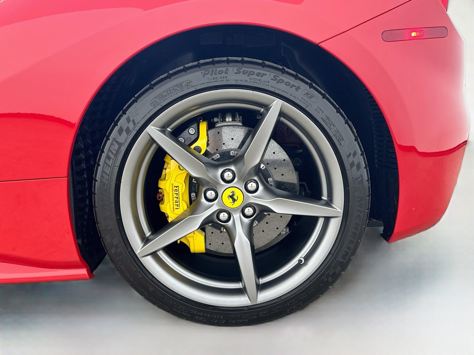 Used 2018 Ferrari 488 Spider RWD image 45