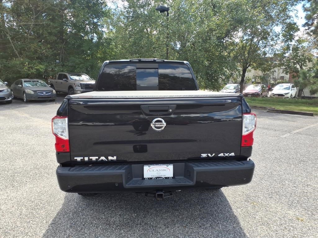 Used 2021 Nissan Titan SV w/ SV Convenience Package image 4
