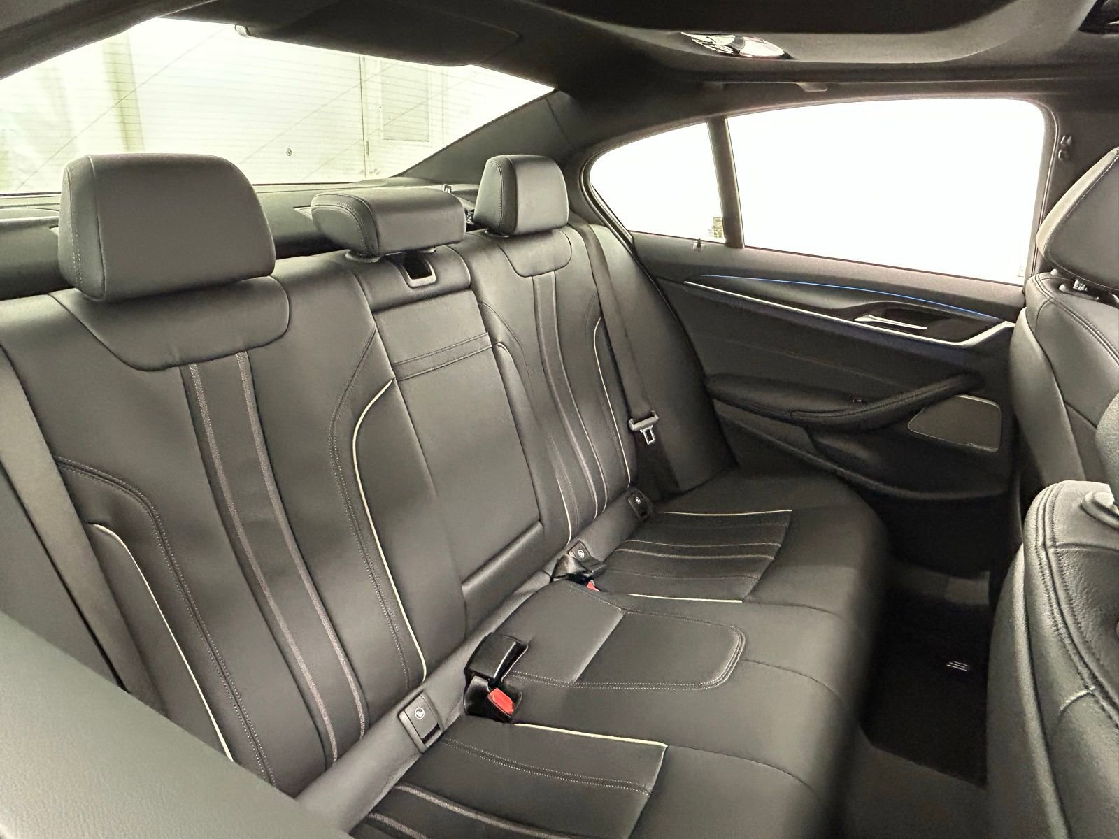 Used 2023 BMW 530e xDrive w/ Premium Package image 40