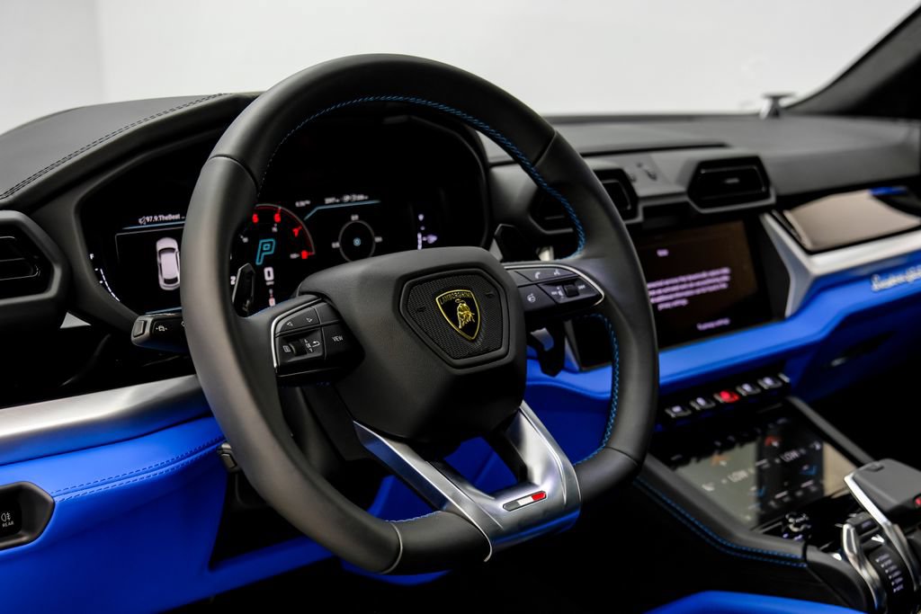 Used 2025 Lamborghini Urus SE AWD/4WD image 19