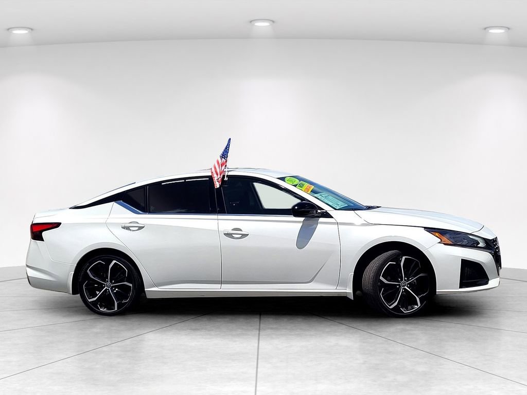 Used 2023 Nissan Altima 2.5 SR FWD image 3