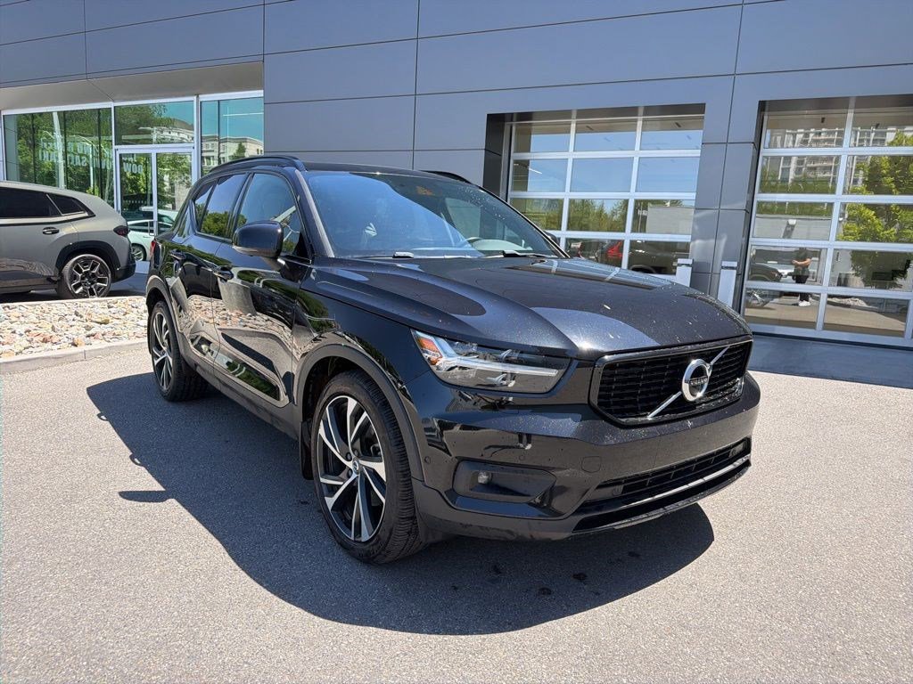 Used 2021 Volvo XC40 T5 R-Design w/ Advanced Package AWD/4WD image 3