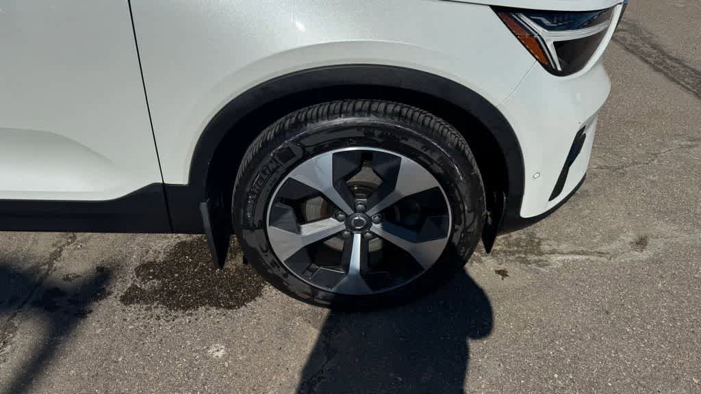 Certified 2023 Volvo XC40 B5 Plus w/ Driver Assist Package AWD/4WD image 9