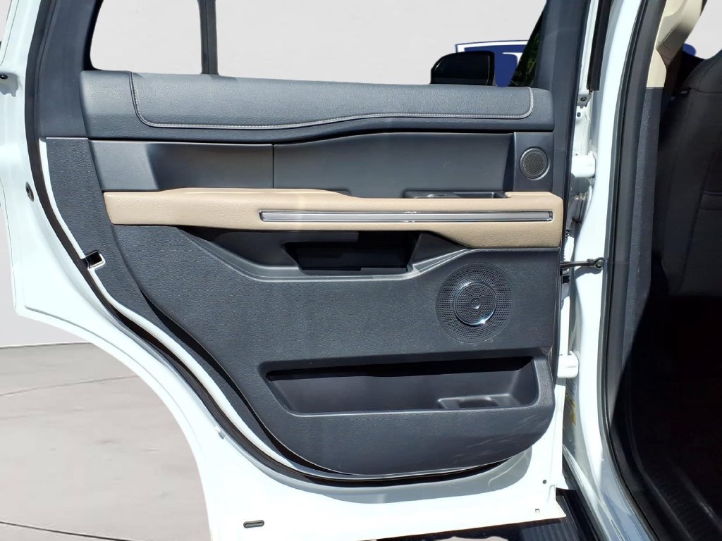 Used 2024 Ford Expedition Limited AWD/4WD image 26
