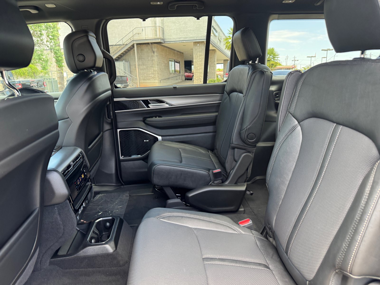 New 2026 Jeep Grand Wagoneer Limited AWD/4WD image 17